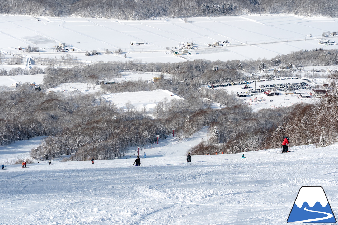 カムイスキーリンクス｜この上ないほど澄んだ青空と極上のパウダースノー。やっぱり『カムイ』は外れない！